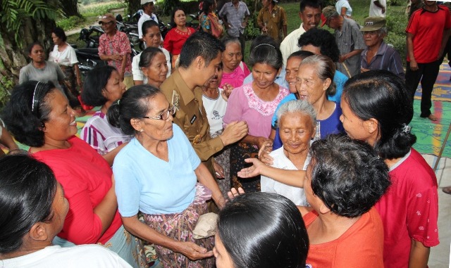 Petani Kelurahan Tambun Nabolon Do’a Syafaat Sebelum Tabur Benih Bersama Walikota