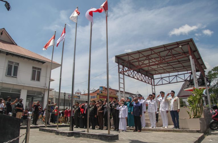 Plt Wali Kota Pimpin Penghormatan Bendera di Lokasi Pengibaran Bendera Kali Pertama di Kota Pematang Siantar