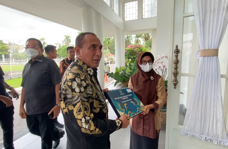 dr Susanti Terima DIPA dan TKDD Tahun 2023 dari Gubernur Sumut