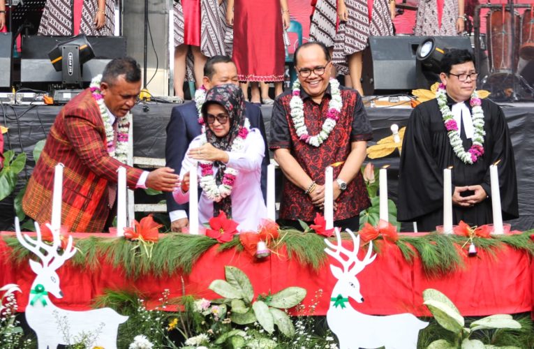 dr Susanti Bersama Gubernur Sumut Hadiri Perayaan Natal PDI Perjuangan