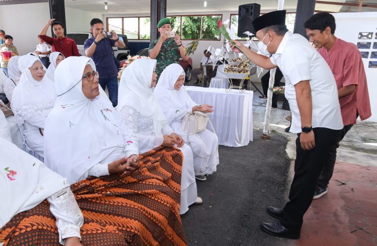 157 Jamaah Calon Haji Pematang Siantar Ditepung Tawar di Rumah Dinas Wali Kota